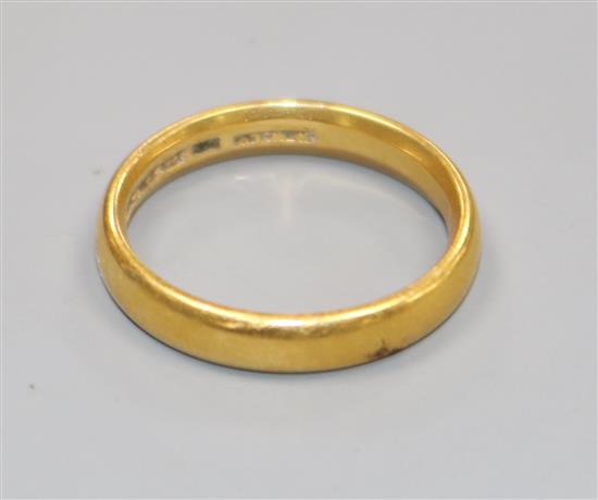 A 22ct gold wedding band.